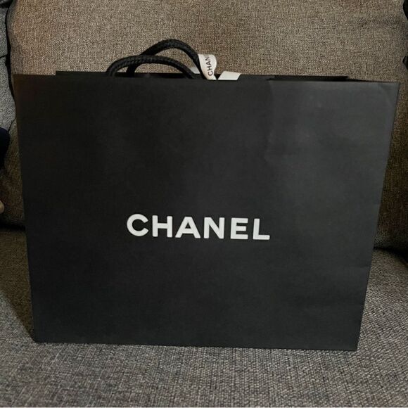 Chanel shopping bag - Picture 3 of 6